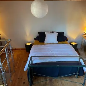 Charmante Dans Belle Maison Typique Du Village Séjour chez l'habitant
